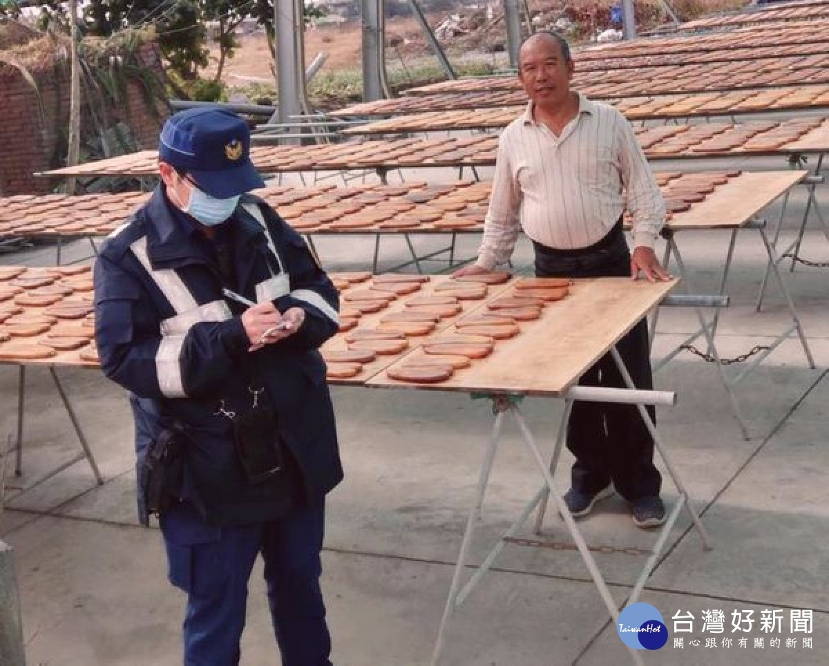北港警分局加強執行「烏魚子守護專案」,提供商家積極竊盜防制作為與建議,希望透過有效的警民合作方式,深化商家防竊能量,強化警民連線管道。