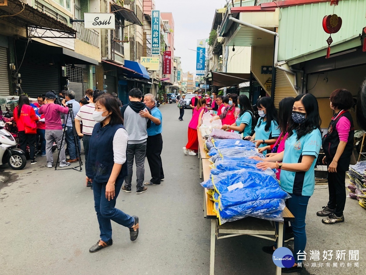 嘉義市愛鄉慈善會結合番社里辦公室舉辦寒冬送暖活動／陳致愷翻攝