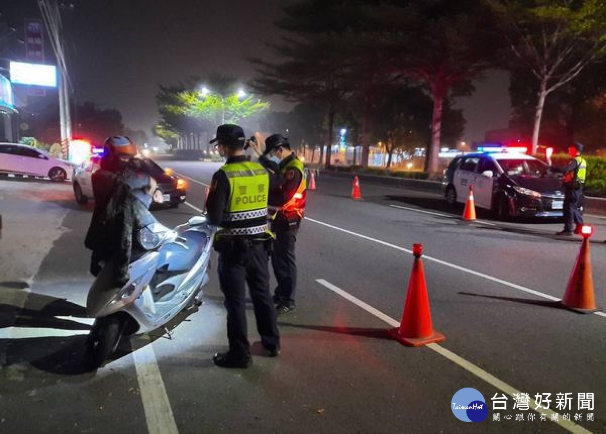 雲林縣警察局為防制死亡交通事故發生，連續三天執行交通大執法，取締重大交通違規，呼籲民眾遵守交通規則，保障自身及用路人安全。