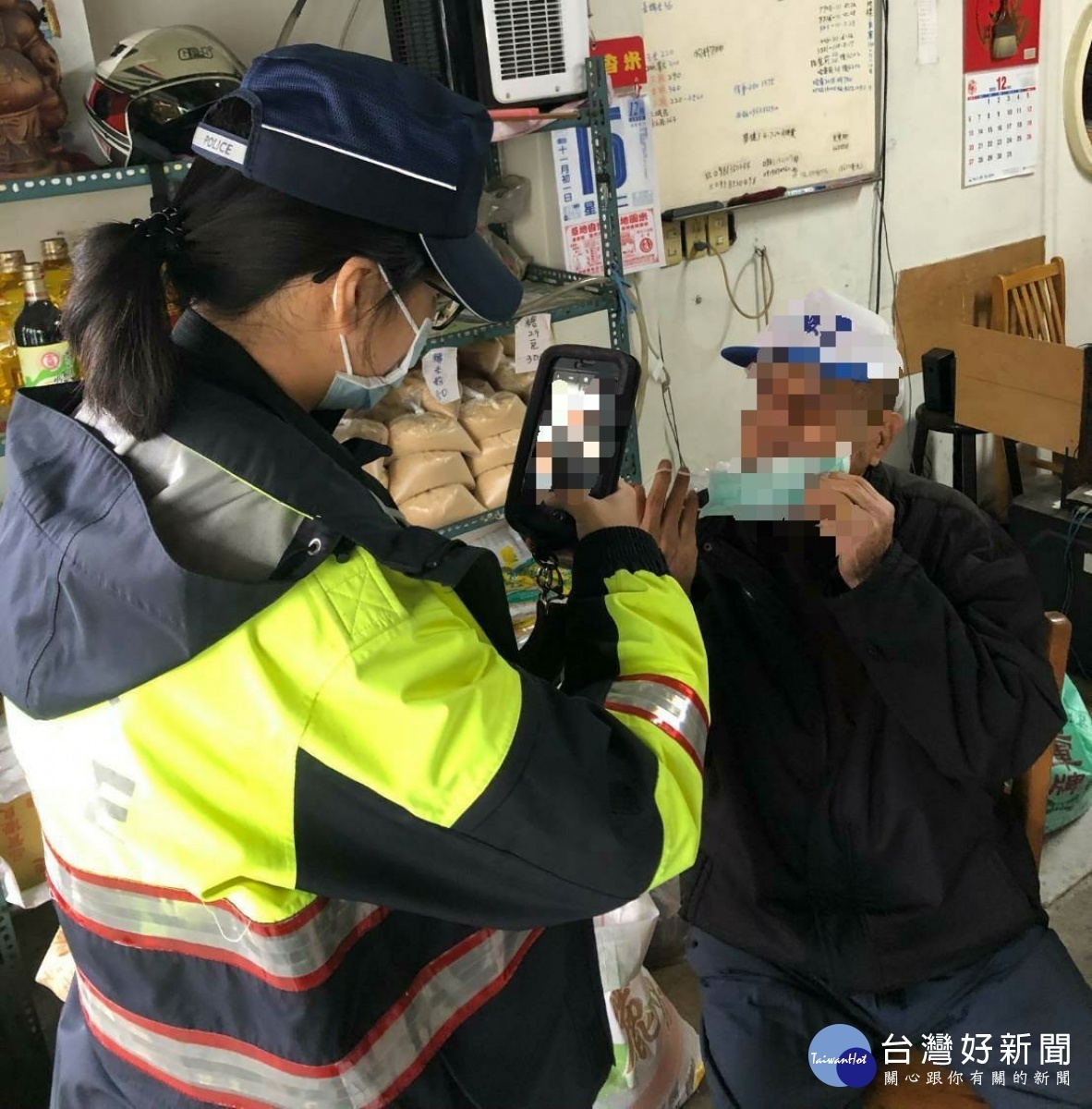老翁看照片出門找尋年輕回憶迷途,熱心警助返家