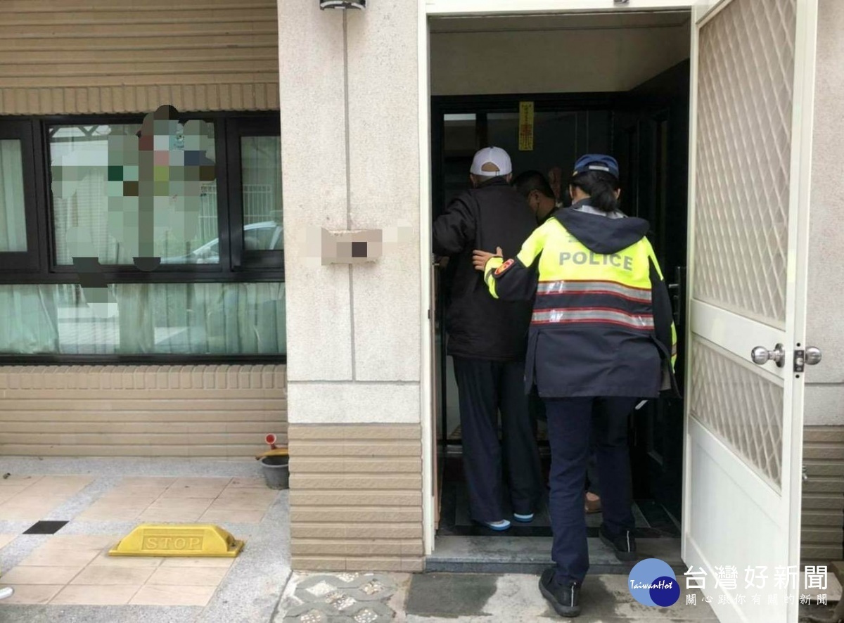 老翁看照片出門找尋年輕回憶迷途,熱心警助返家