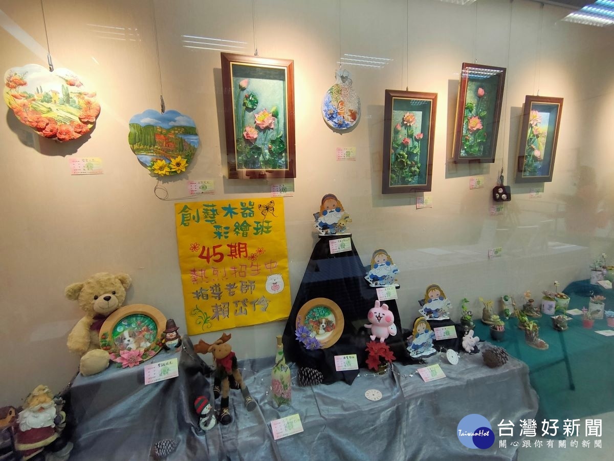 彰化市社會學園大學44期婦女藝文研習成果。圖／記者鄧富珍攝