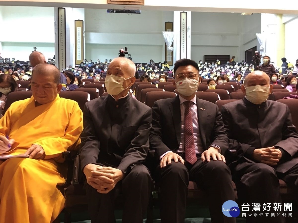 左起為中國宗教徒協會理事長釋明光、天帝教第四任首席使者光理首席、國民黨主席江啓臣、天帝教光思樞機使者。圖/大會提供