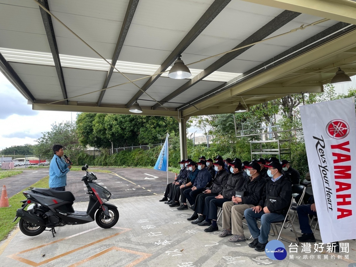 為了強化員警駕駛機車技術及安全防禦駕駛的概念,中壢警分局安排員警安全駕駛教育訓練課程