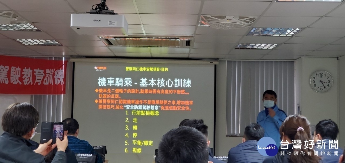 為了強化員警駕駛機車技術及安全防禦駕駛的概念,中壢警分局安排員警安全駕駛教育訓練課程