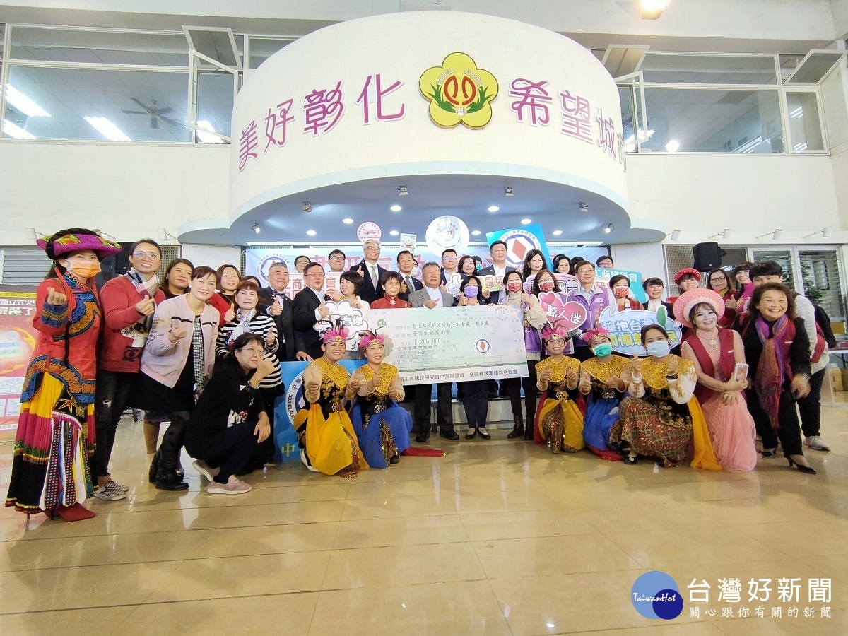 建研有愛捐贈120萬助中低收新住民家庭。圖/記者鄧富珍攝