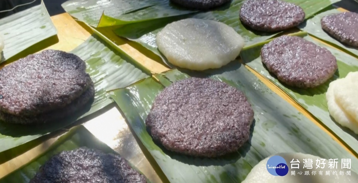 哈尼族傳統美食「粑粑」分為紫米跟白米兩種／陳致愷翻攝
