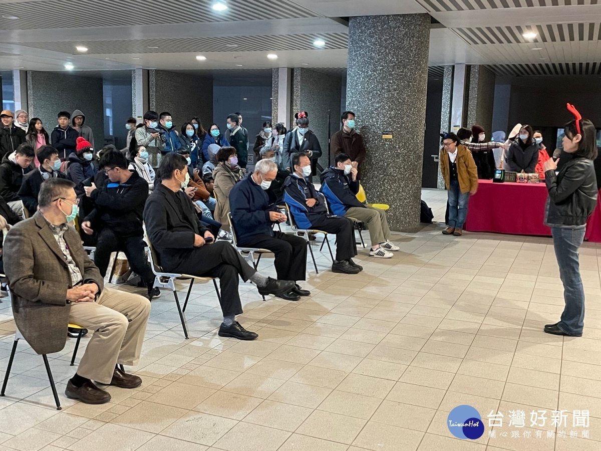 長庚大學「聲動資訊流」互動展 燈光與音像的多重體驗