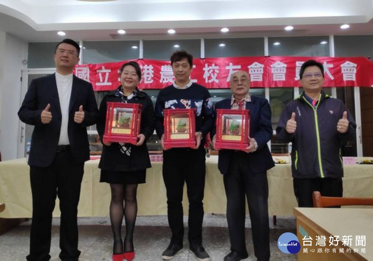 北港農工79週年校慶暨運動大會，校長廖宏瑩與家長會長林張土、校友會長賴元煌等與師生同歡，亦表揚傑出校友，期勉承先啟後再創奇蹟。