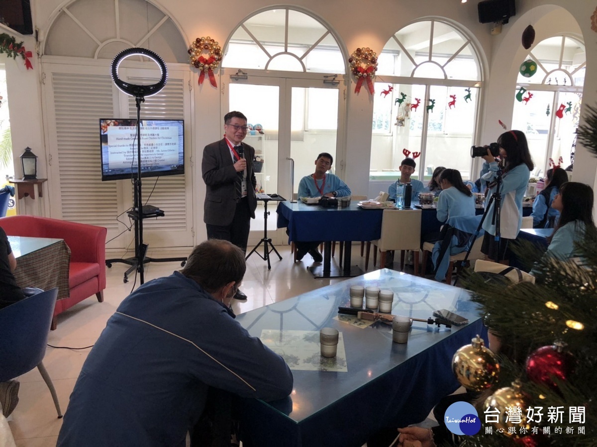 傅校長肯定同學的認真與實力。(南投高中提供)