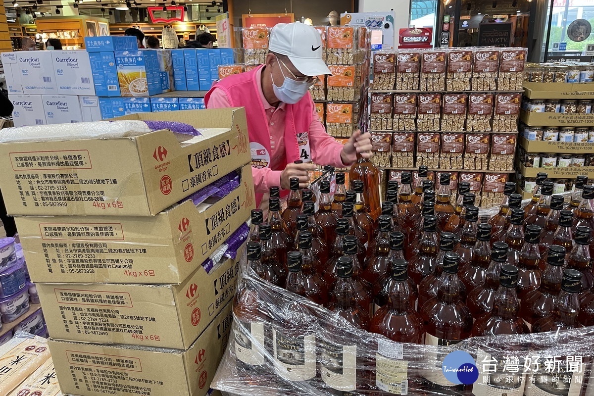 桃園市民卡享優惠,家樂福推出5千元生活物資任你搬活動。