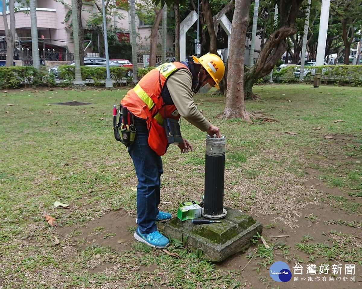 天母路燈守護者 35年老經驗贏得地方信任