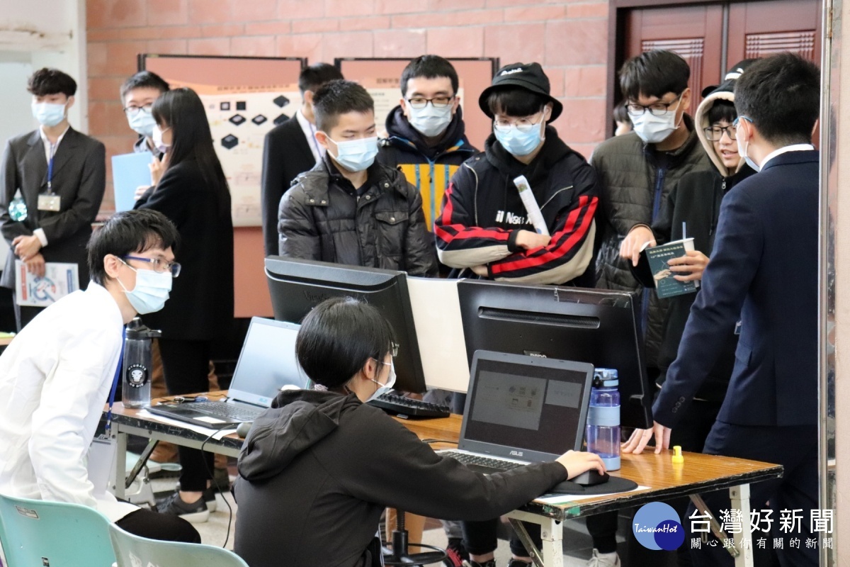 長庚大學資工系畢展 AI防疫醫療照護皆入列