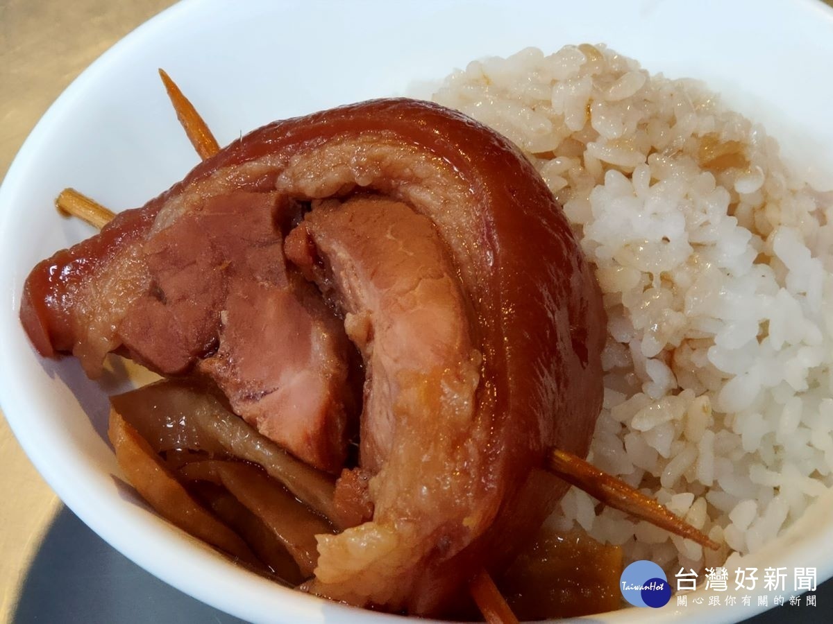 阿泉爌肉飯開店這80多年來都用台灣豬。圖／記者鄧富珍攝
