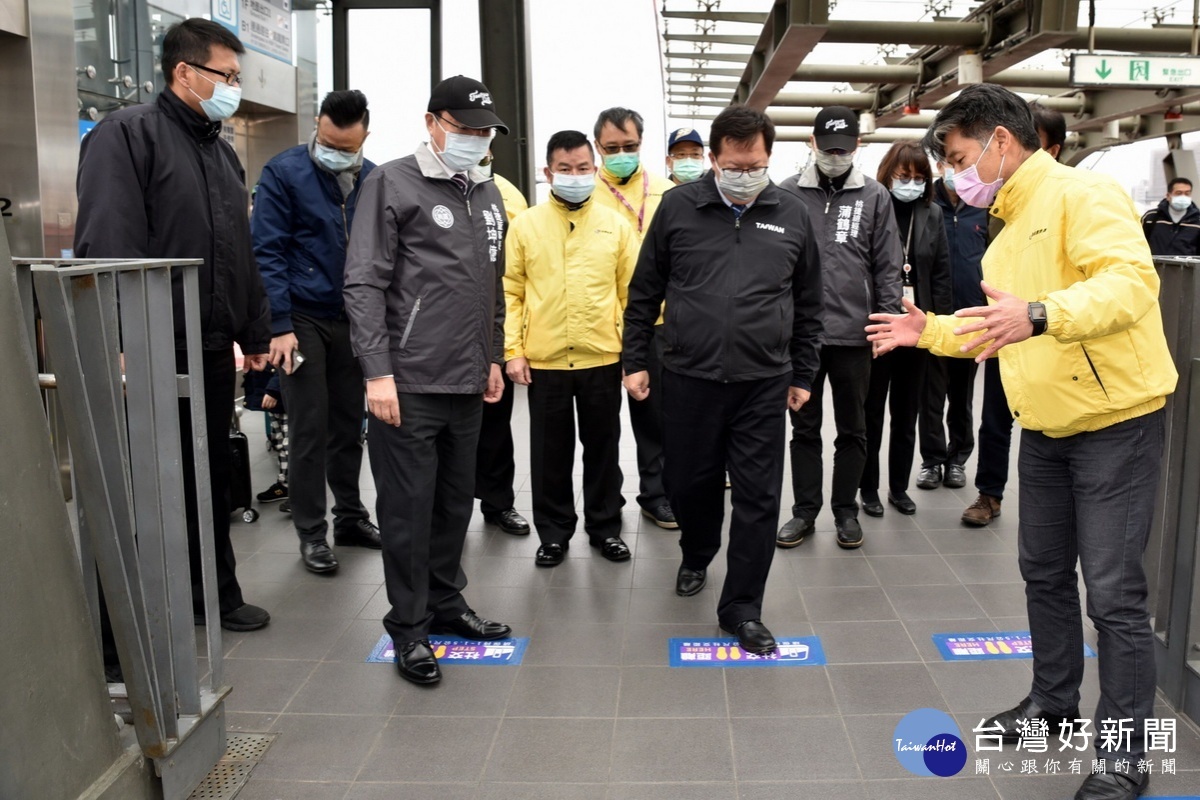 桃園市長鄭文燦前往桃園機場捷運A18高鐵桃園站,視察「桃捷A18站跨年疏運及防疫整備情形」。
