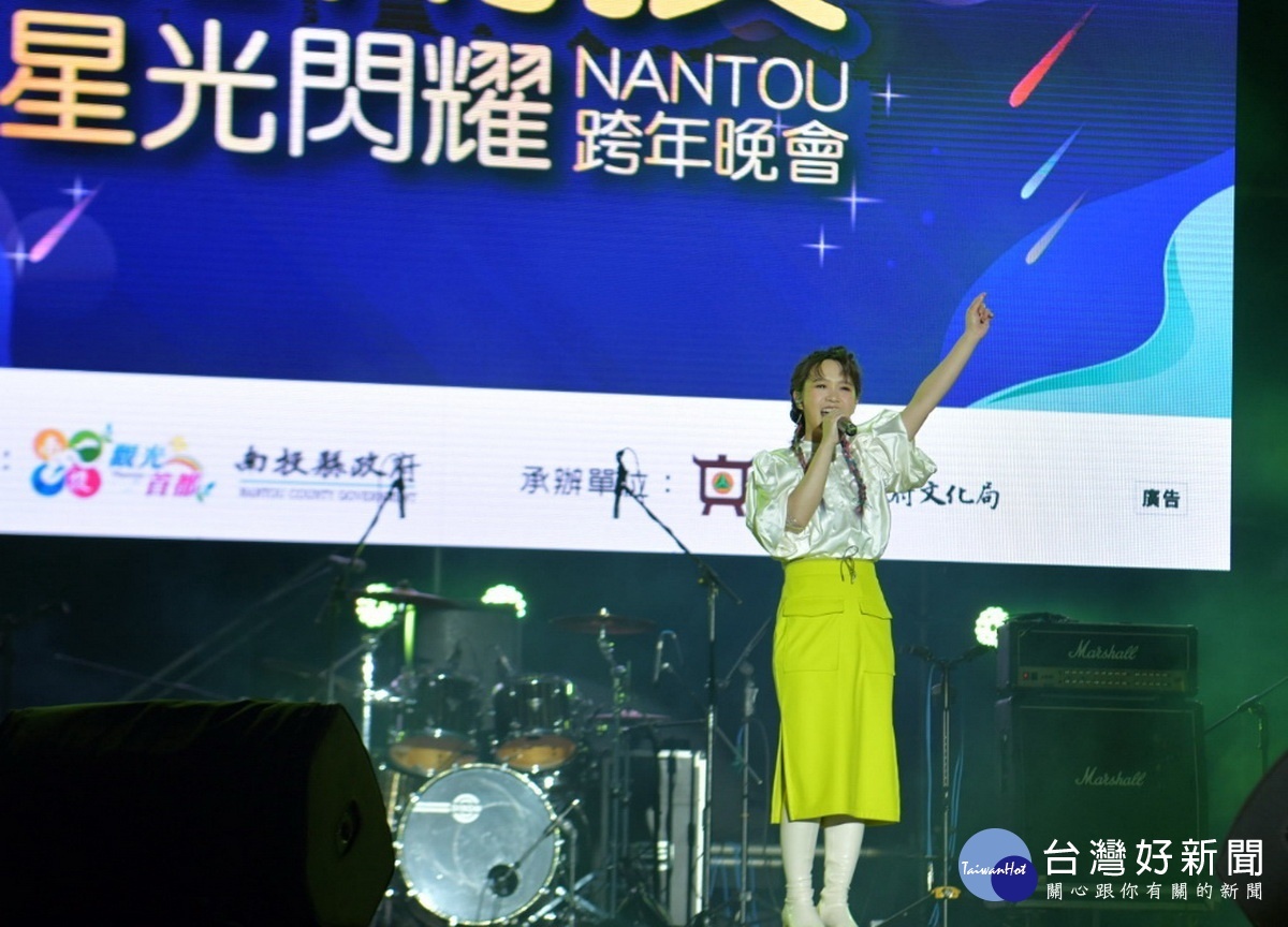 藝人輪番上陣演出。(縣府提供)