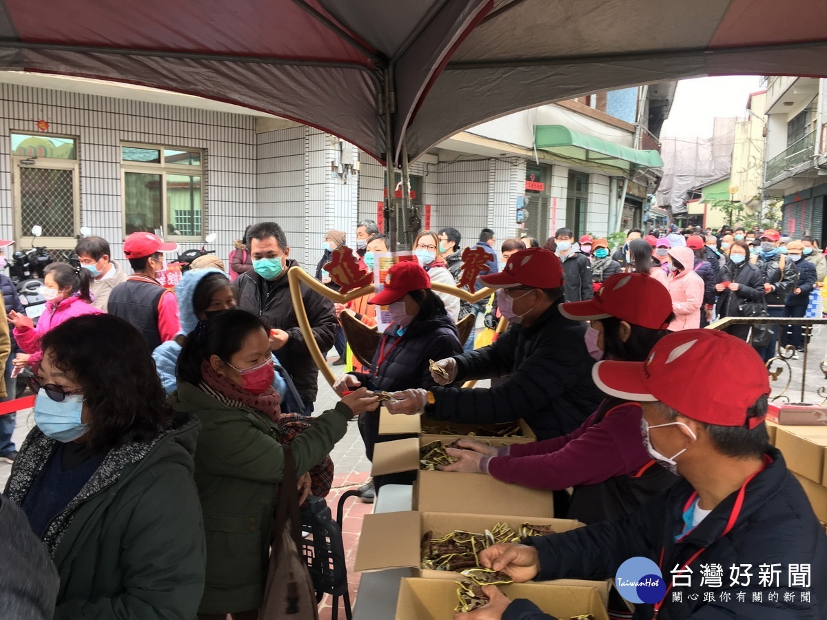 紫南宮今年準備的數量比去年更豐盛。(記者扶小萍攝)