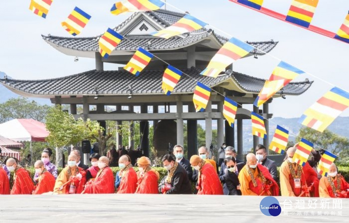 市長與僧團長老進行香光山寺大殿動土儀式