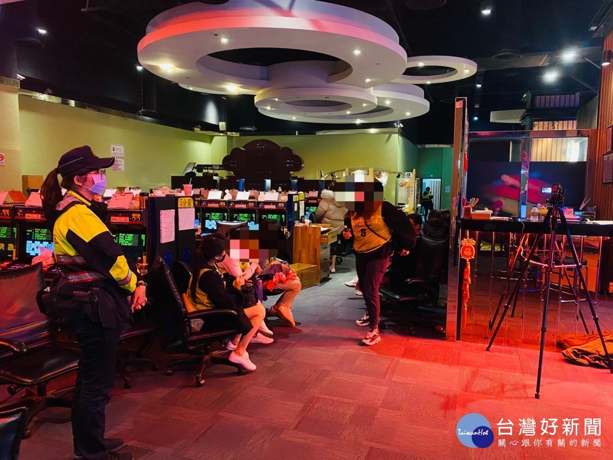 大型賭博電玩藏身購物中心,檢警聯合出擊查扣賭博電玩機檯多達240檯