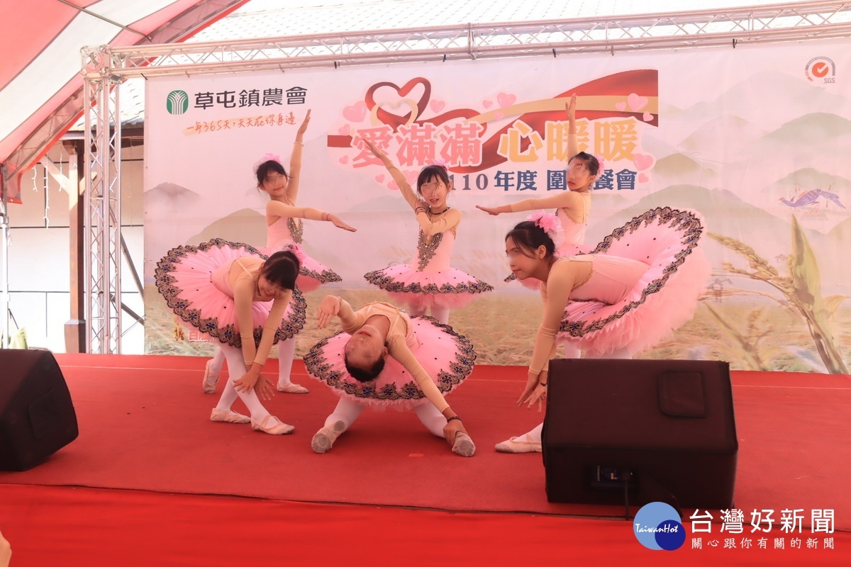 家扶舞蹈團精彩演出。(記者扶小萍攝)