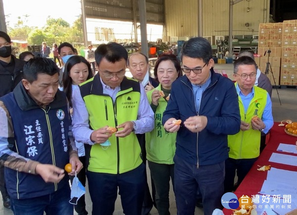 農委會主委陳吉仲與立委劉建國共同攜手合作,透過拓展外銷將臺灣優質安全茂谷柑送達世界各地。