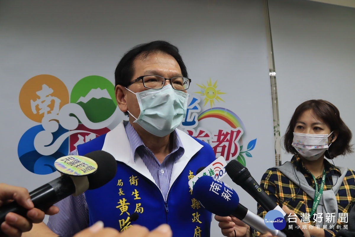 衛生局長黃昭郎建議非必要不要往人口密集場域。(記者扶小萍攝)