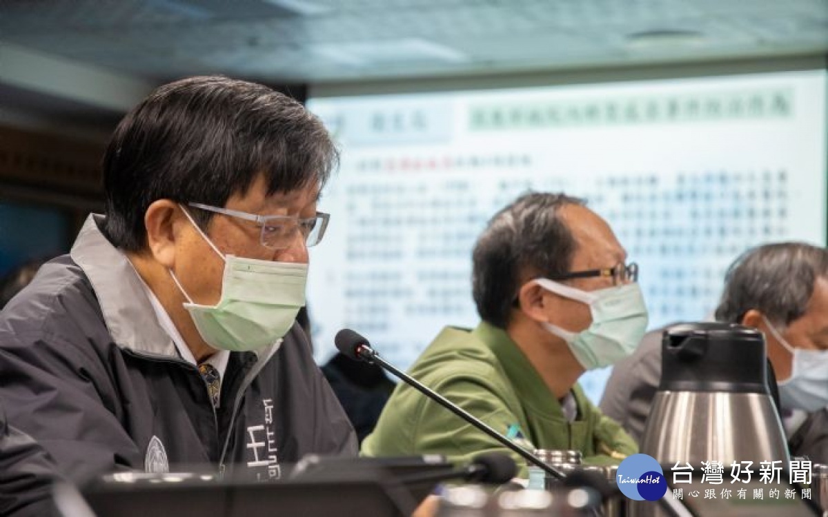 衛生局王局長呼籲市民朋友除8大場所強制佩戴口罩外,在8大場所以外之場所也應佩戴口罩,養成佩戴口罩的習慣,加強個人防護
