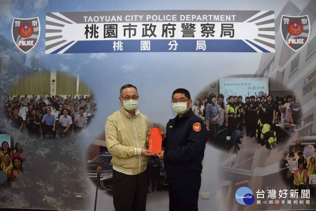 警政署署長陳家欽慰勉員警近期執行防疫工作辛勞,並頒發慰勞獎勵金
