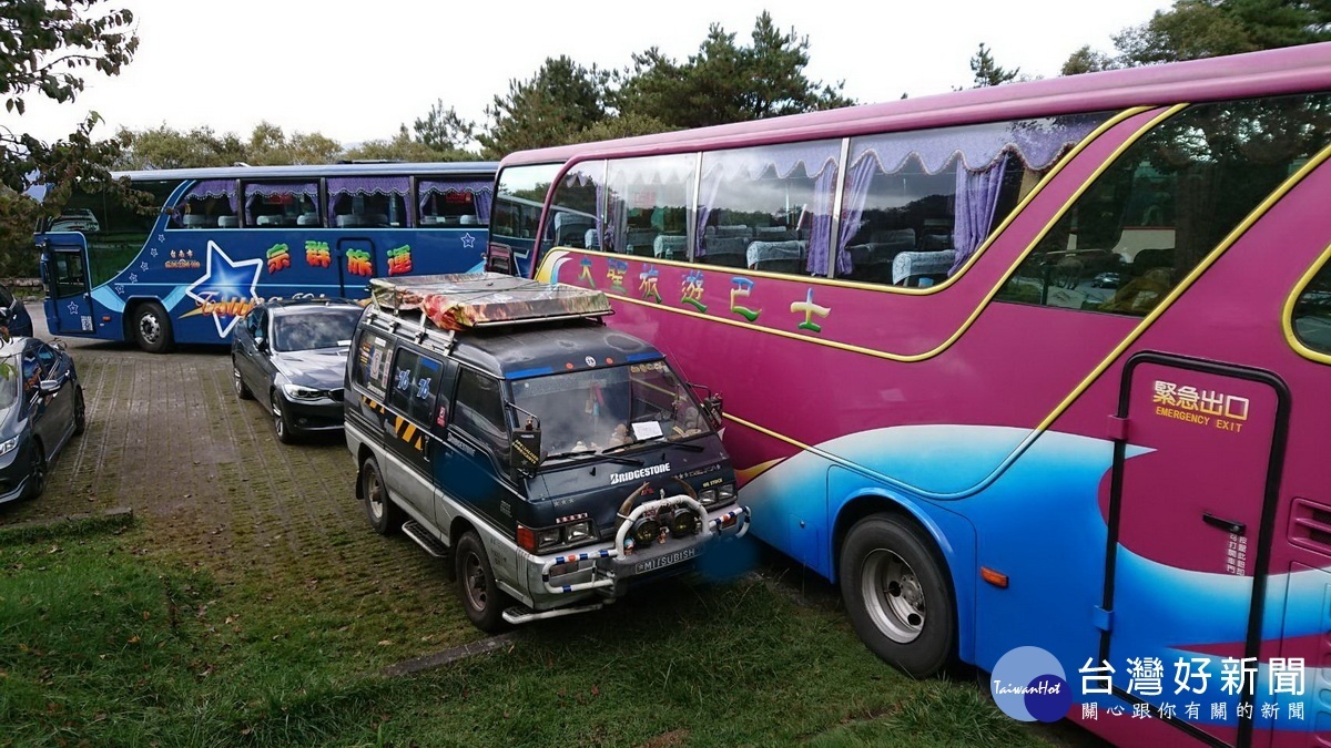 塔塔加地區停車場停車亂象_。〈圖片/玉管處提供〉