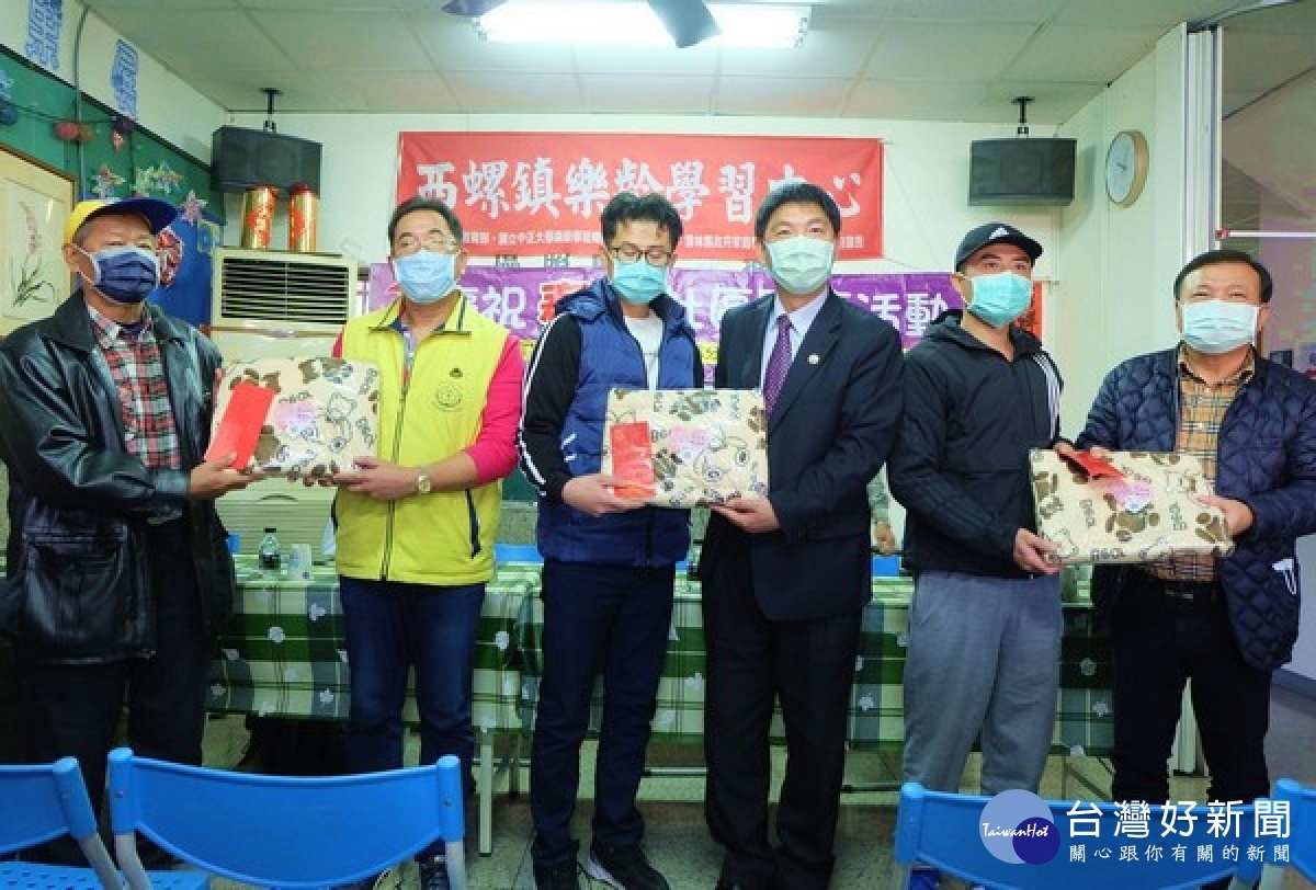 雲林地檢署結合榮譽觀護人協進會、更生保護會及西螺愛心慈善會等，走進社區揮毫迎春，分享祝福與關懷，打造祥和社會。