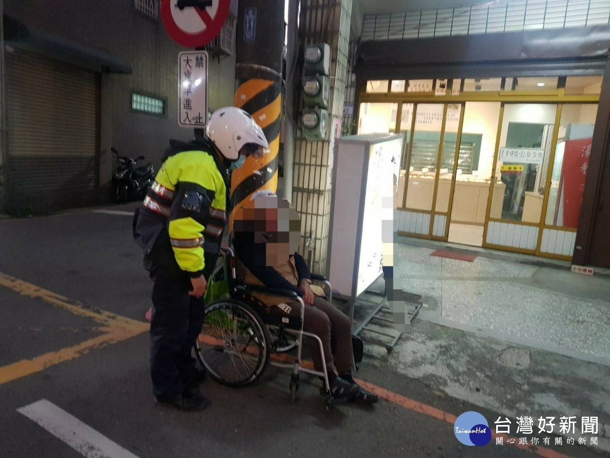 馬祖老翁坐輪椅外出迷途，巧遇同鄉警助返家