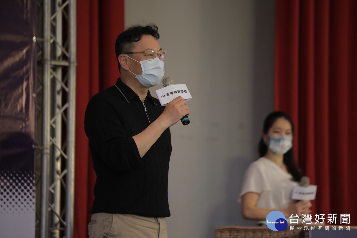 品學堂創辦人黃國珍認為,閱讀是教育的核心基礎,我們活在一個快速更新的時代,唯獨擁有閱讀與理解世界的能力,人才有「更新」的動力。