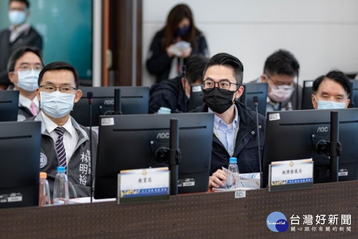 經發局長郭裕信表示,市府已發函通知廠商優先使用淨水設備取水