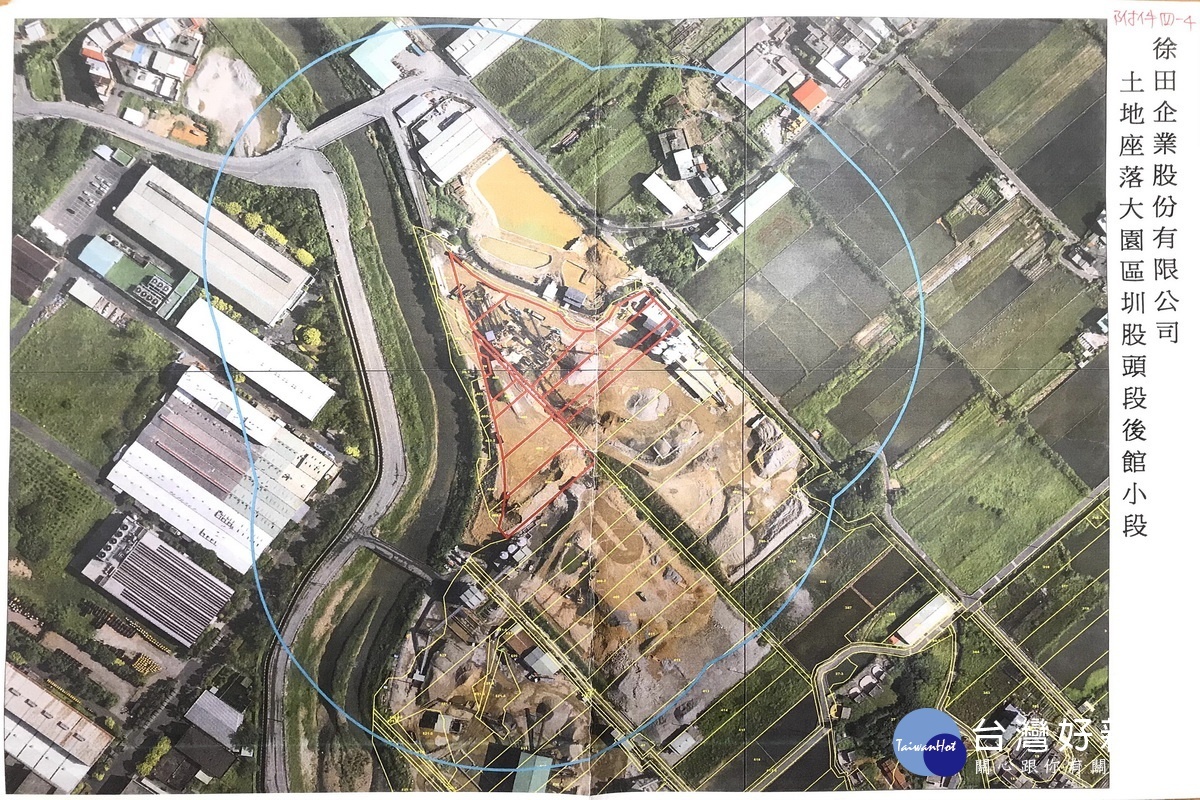 桃園市議員朱珍瑤所提出的空照圖中，徐田砂石公司的核准啟用面積（紅線範圍內），明顯有超限使用。