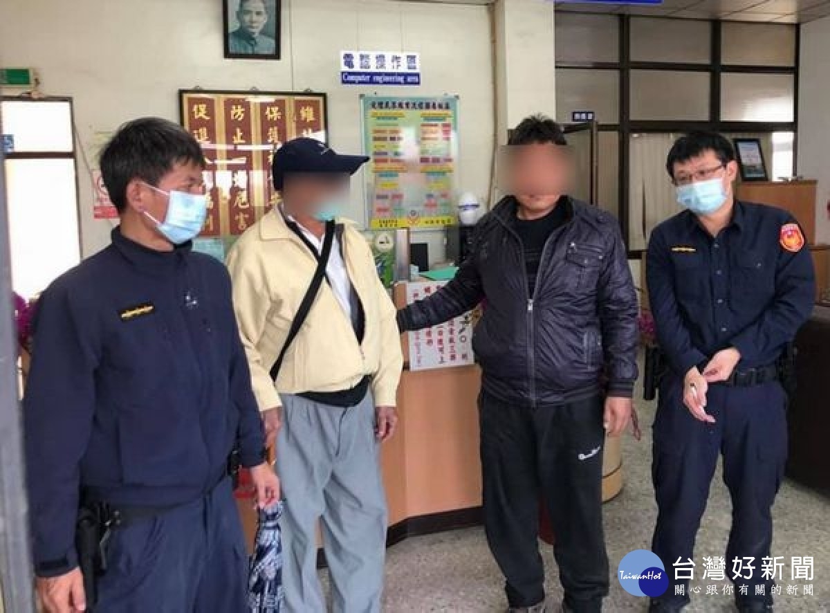 老翁返鄉探親迷失目的地,四湖所員警耐心照料詢問,順利尋得家屬帶回團聚,積極為民服務之作為,深獲民眾肯定與讚許。