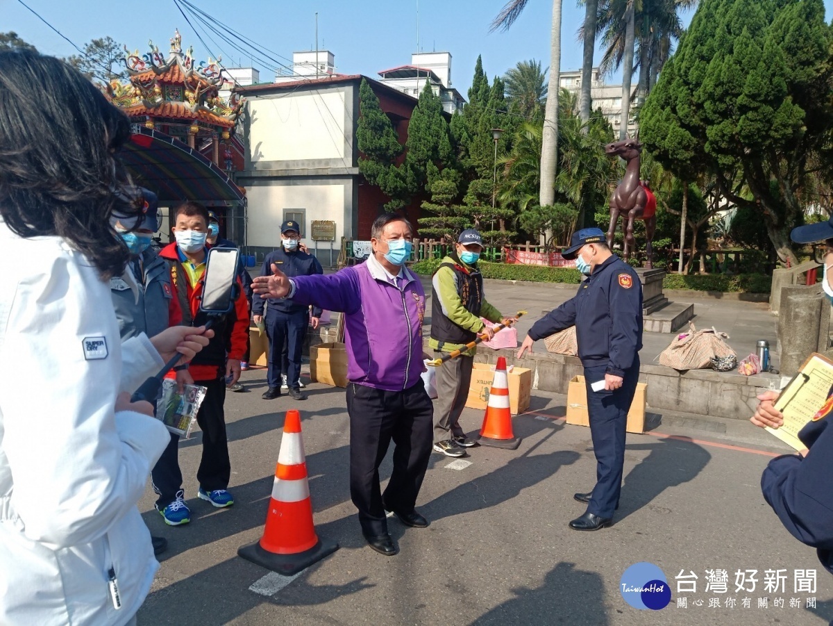 線上直播即時反饋,平鎮警邀民眾一同維護春節交通安全