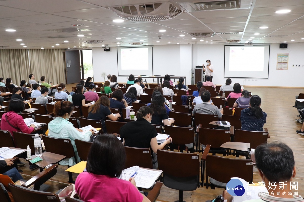 勞工局以說明會輔導方式協助事業單位落實法令