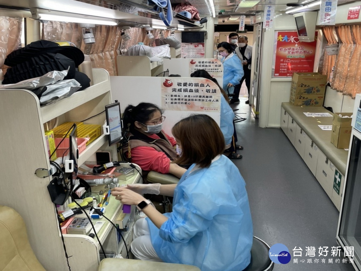 民眾捐血。林重鎣攝