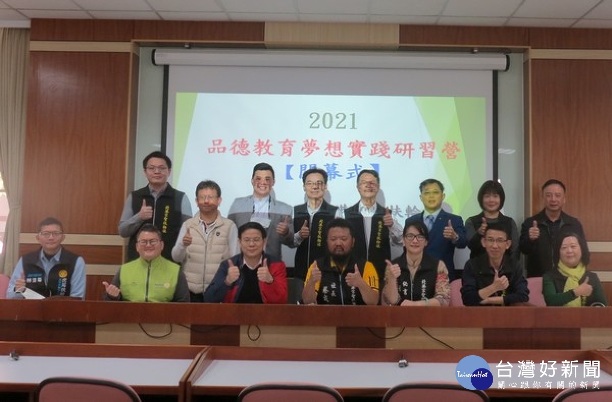 北港宗聖扶輪社為推展良善的道德觀念，邀請中正大學法律系王正嘉教授擔任講師，於北港高中、建國國中及揚子高中辦理「品德教育」活動。