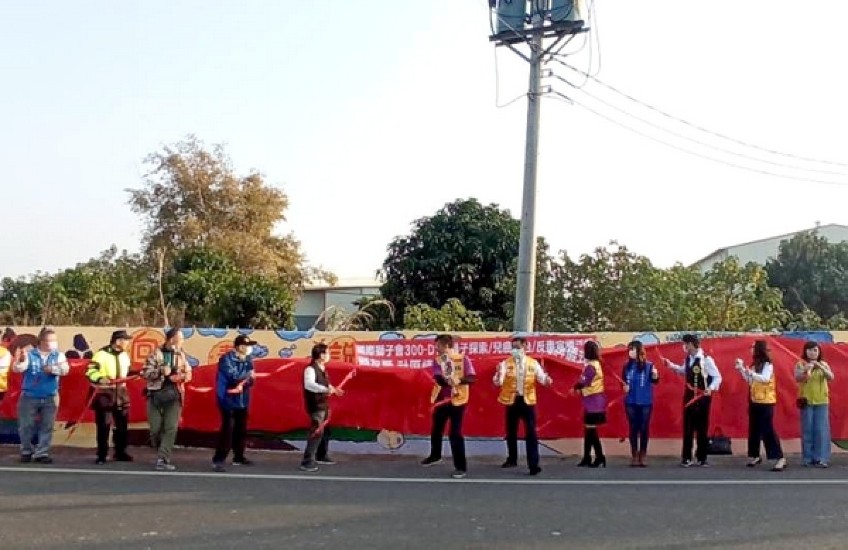 國際獅子會300D1區攜手雲林縣警局、社會處及兒童癌症防治協會等,舉辦兒童癌症暨反毒彩繪揭牌活動。