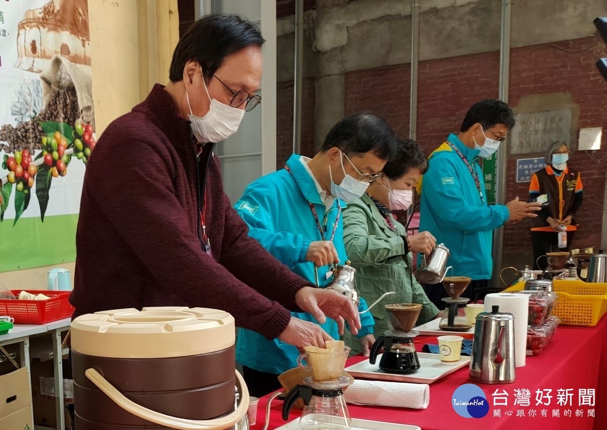 彰化市農會表揚模範農民翠上，現場八卦山咖啡體驗。圖／記者鄧富珍攝