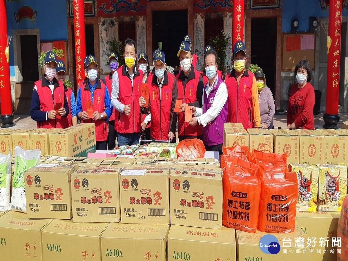 埔心鄉埤腳三官大帝慈悲體諒眾生 主委發善心發送鄉內低收物資