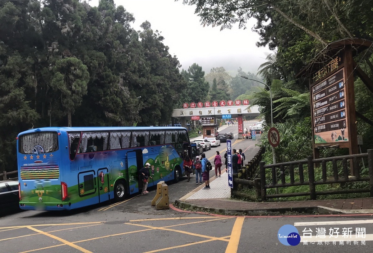 警方今年會採停車場滿場即分流疏導。(交通隊提供)