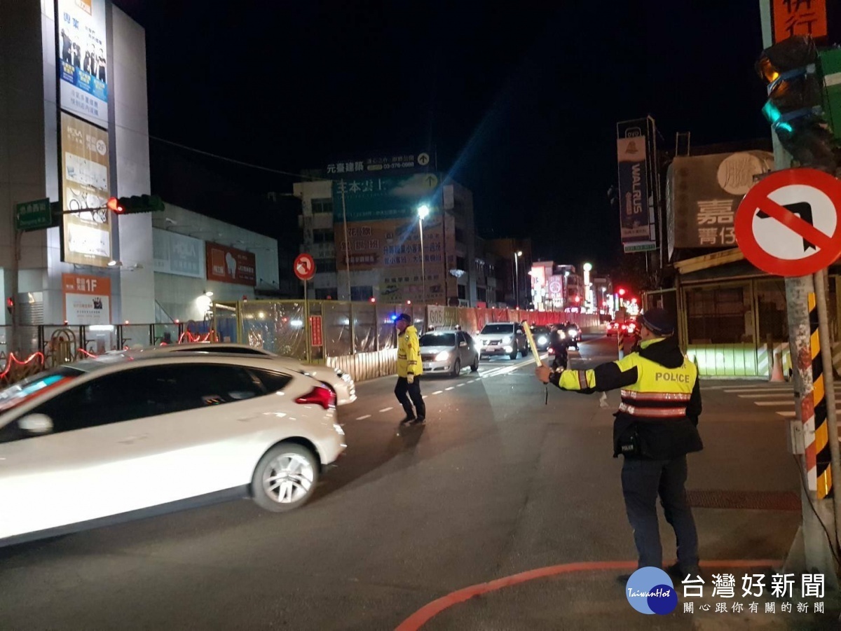 八德分局為避免民眾未經明確引導造成平面道路交通壅塞,宣導轄內替代道路