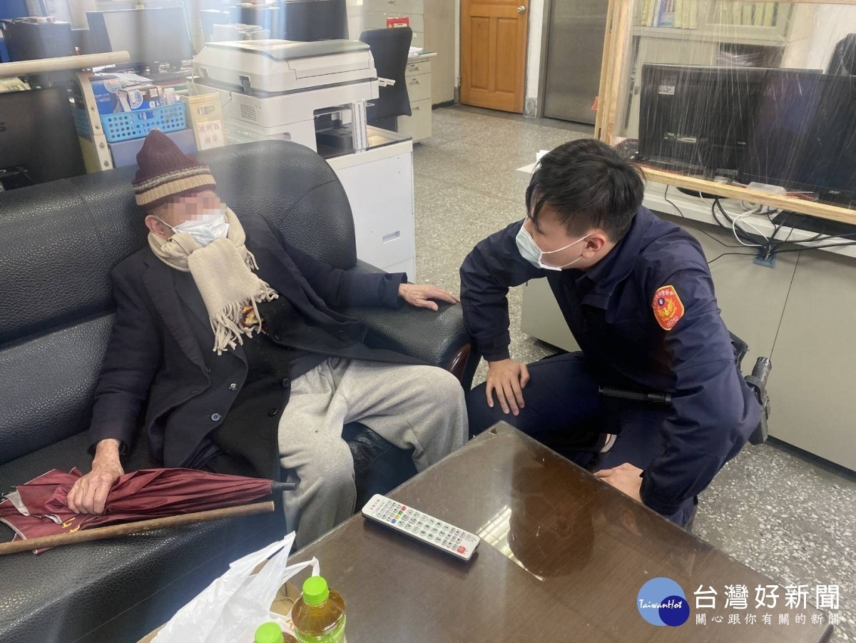 9旬翁搭計程車訪友找不到路,司機無奈報警求助