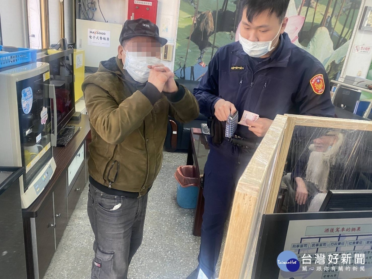 9旬翁搭計程車訪友找不到路,司機無奈報警求助