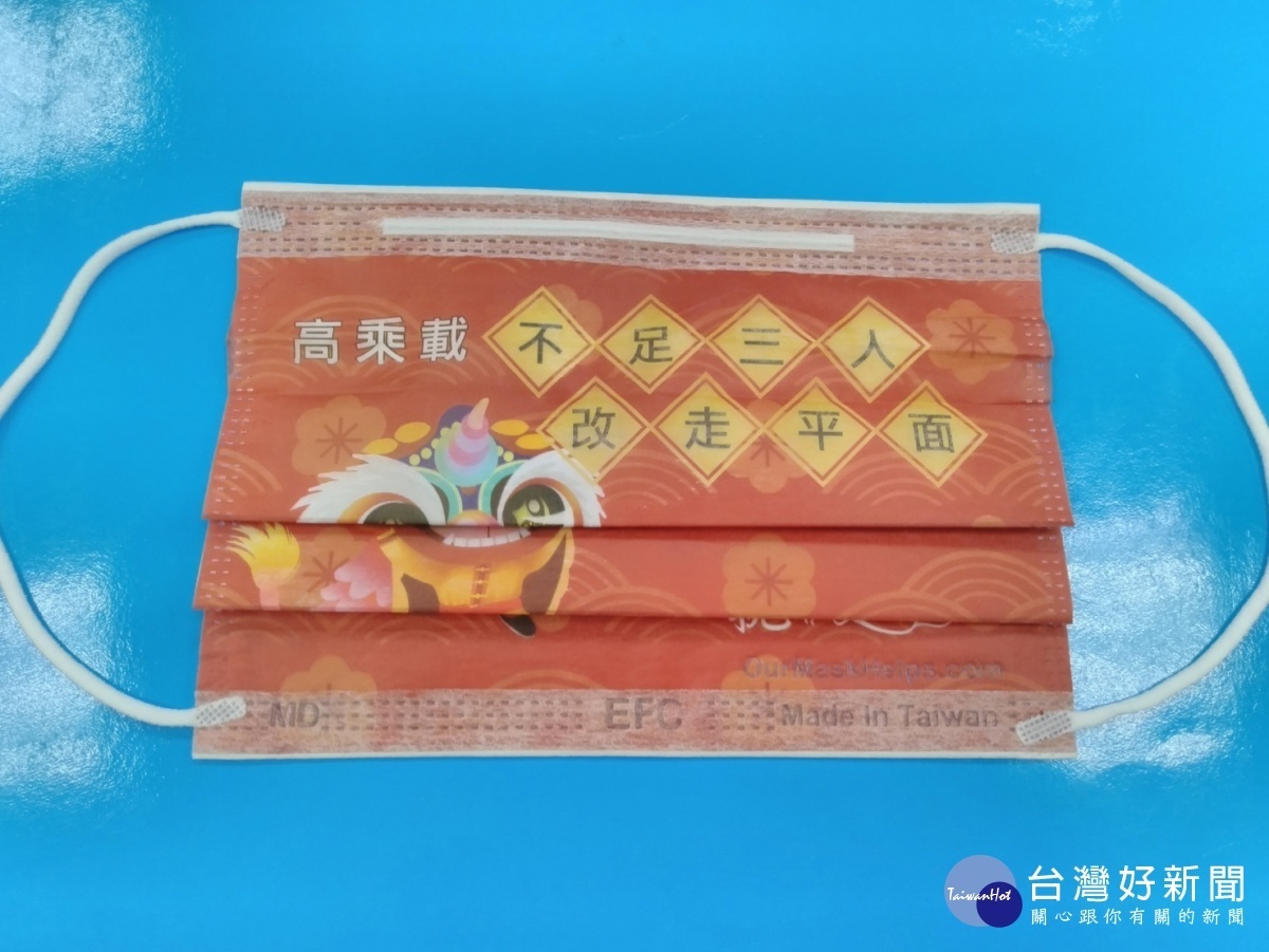 大溪警戴客製化口罩,宣導高乘載措施