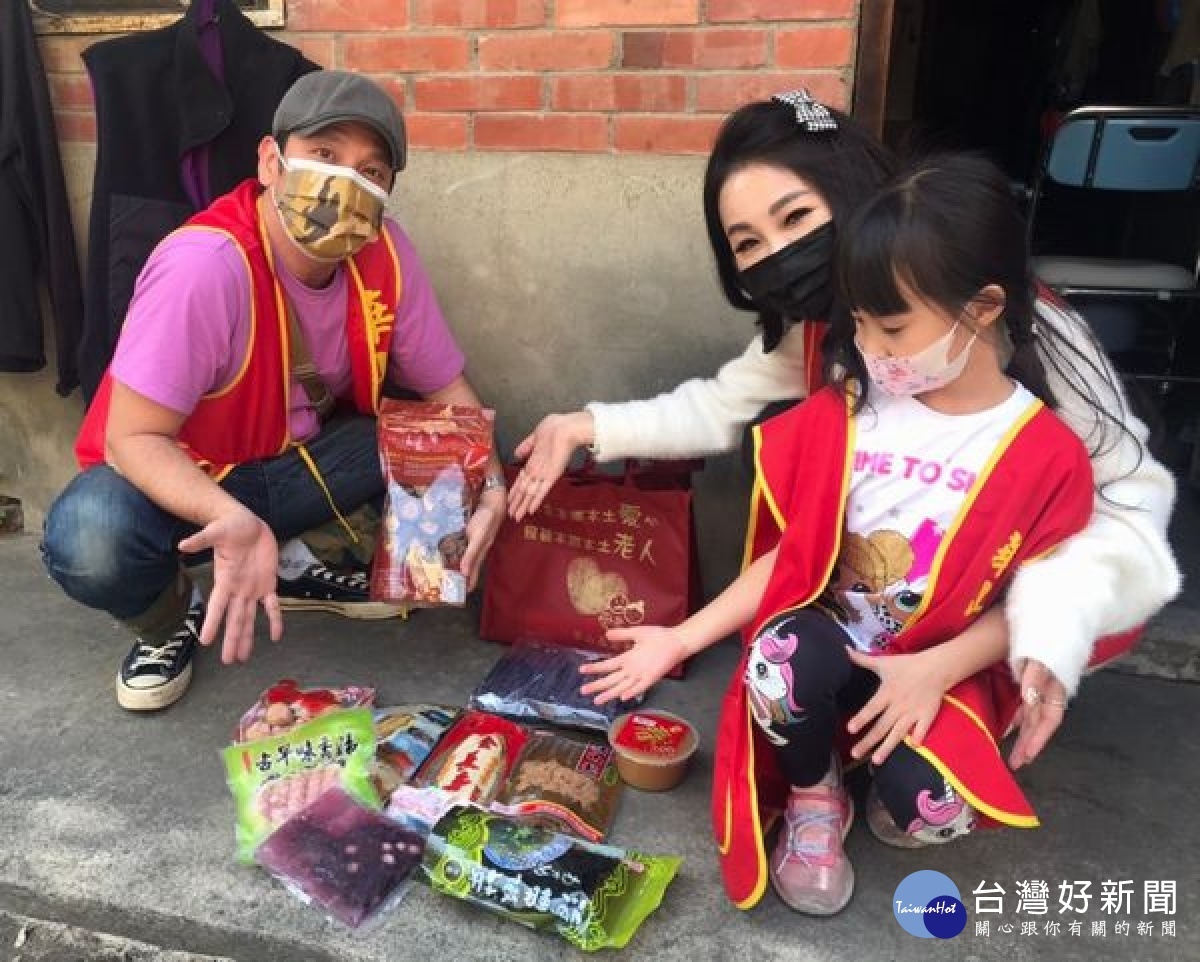 藝人高山峰等響應華山基金會「愛老人愛團圓」公益活動，偕同站長與義工，送上暖心年菜至孤老家，讓弱勢長輩感受愛與關懷。