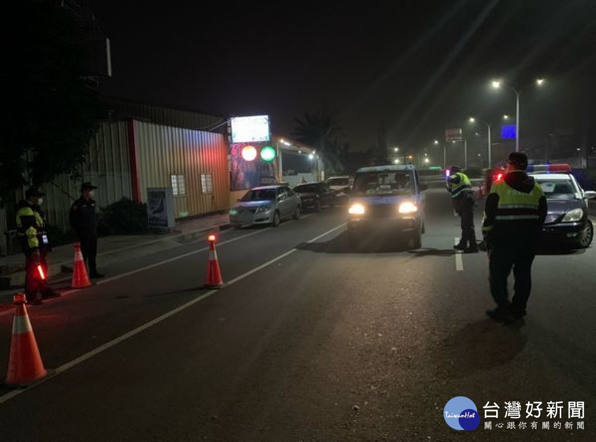 雲林縣警局為維護治安,保障民眾安全,彰顯強力打擊犯罪及「酒駕零容忍」之決心,特與彰化縣警局執行「區域聯防」取締酒駕。