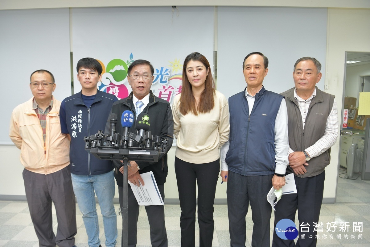 林明溱縣長主持記者會宣布他負責。(縣府提供)